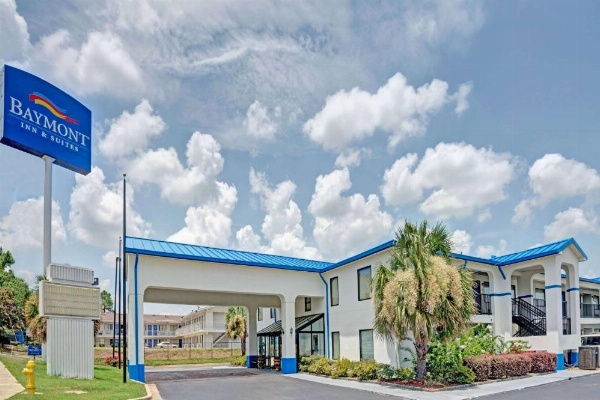 Travelodge by Wyndham Montgomery East image 16