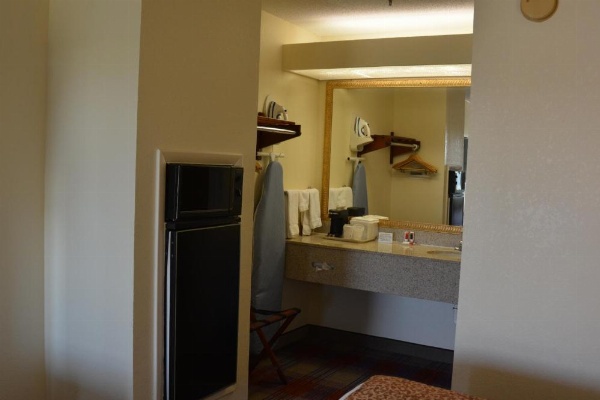Travelodge by Wyndham Montgomery East image 24