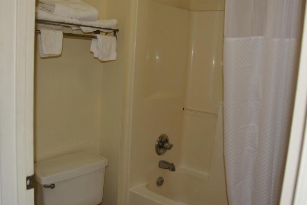 Travelodge by Wyndham Montgomery East image 25